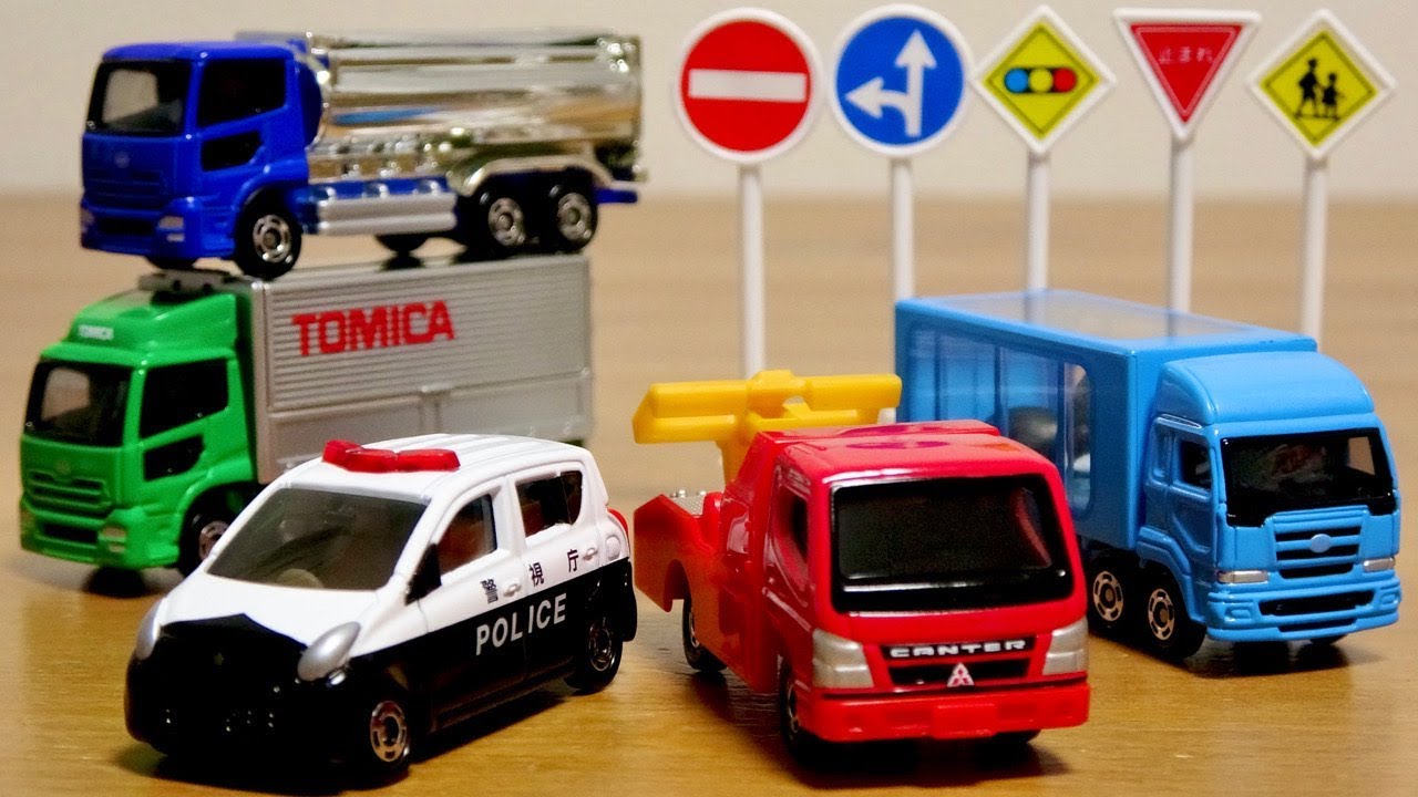 Finally here! God's Candy! Tomica Sign Set, 5 types, police cars
