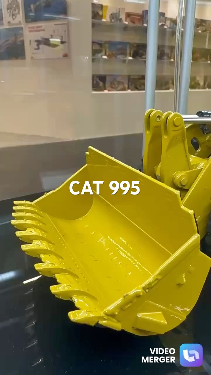 Diecast Masters 85716 Caterpillar CAT 995 wheel loader in 1:50