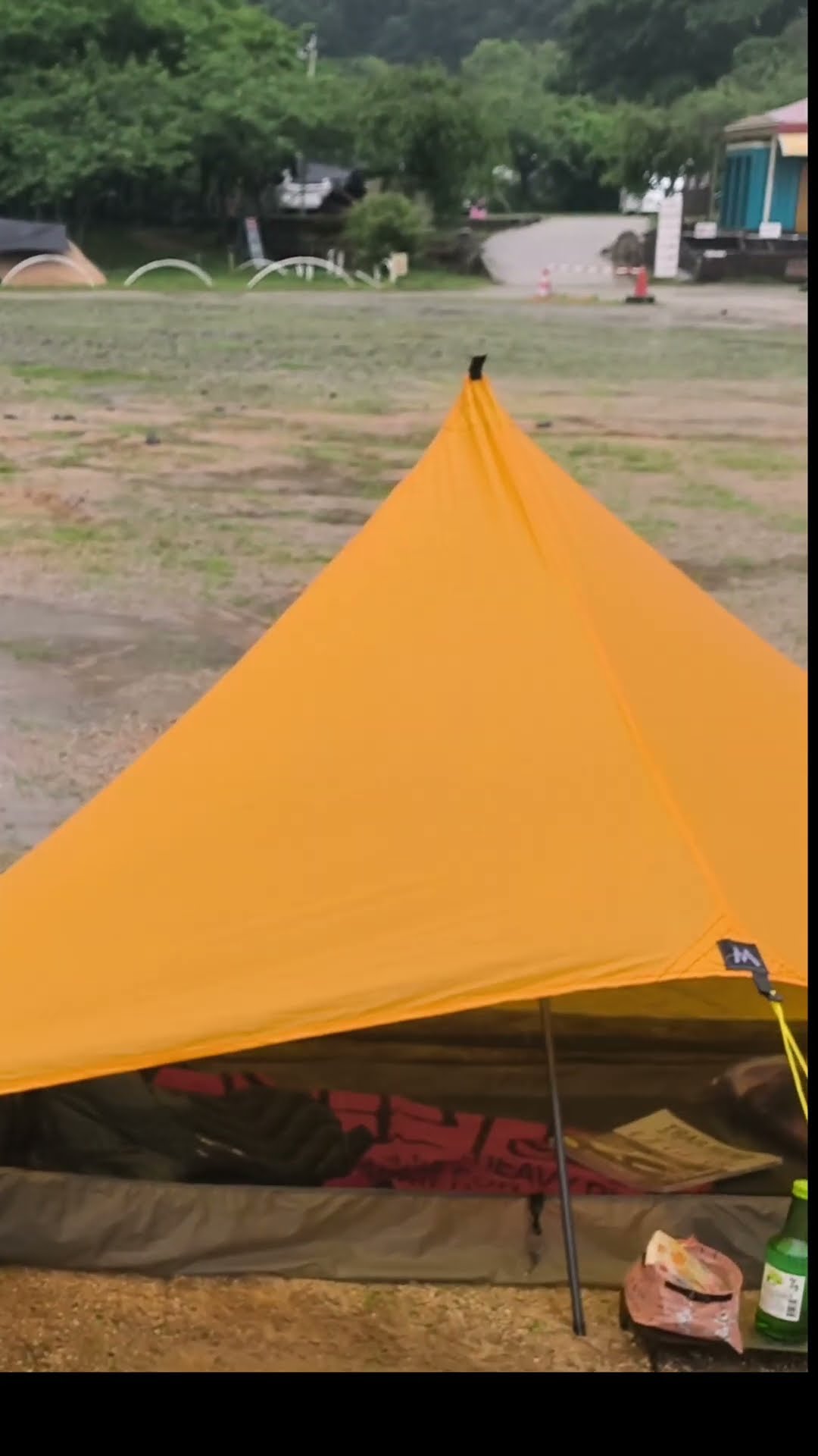 Weighing just 365g, it's resistant to wind and rain! Introducing