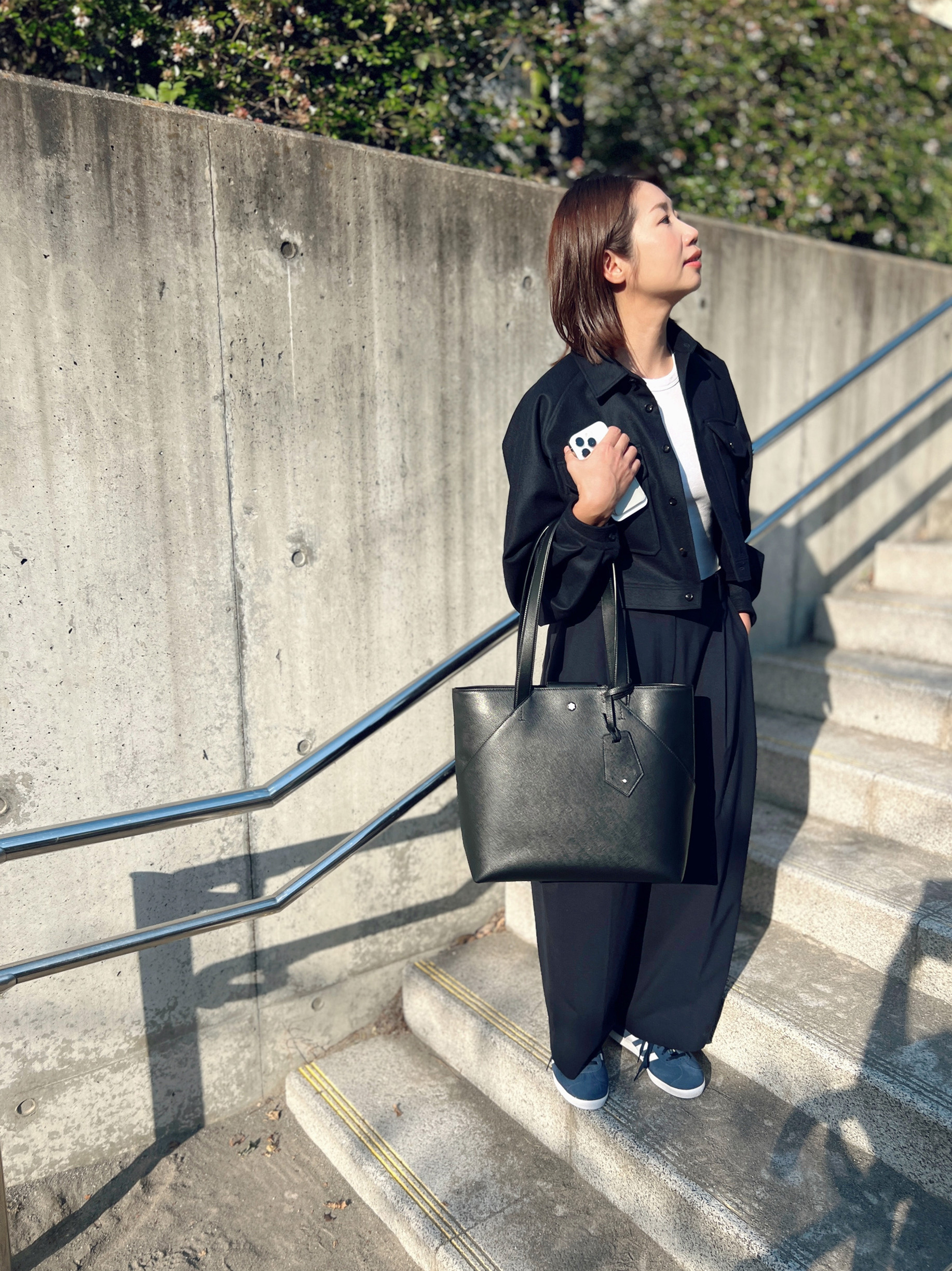 働く‶二刀流〟ママの毎日に「レザートート」が頼れる理由 | VERY