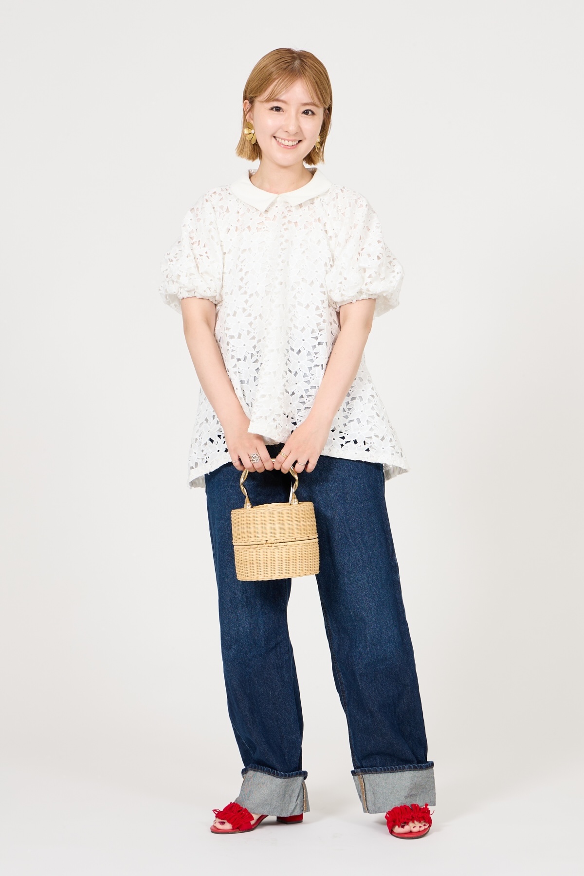 INせず着られる「衿付きレースブラウス」で夏もカジュアルすぎない | VERY