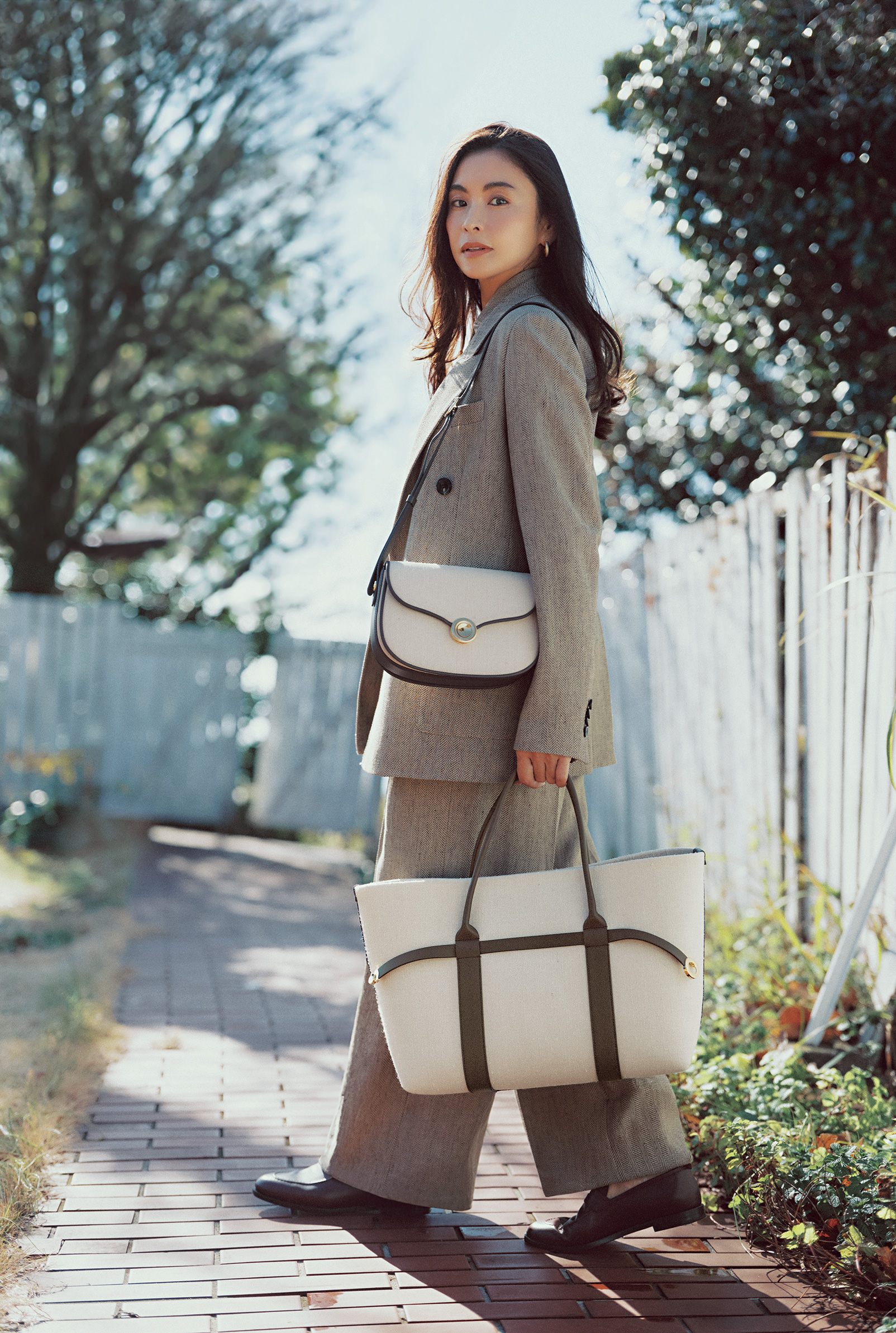 ロロ・ピアーナのラグジュアリーはバッグで完成する | VERY NaVY