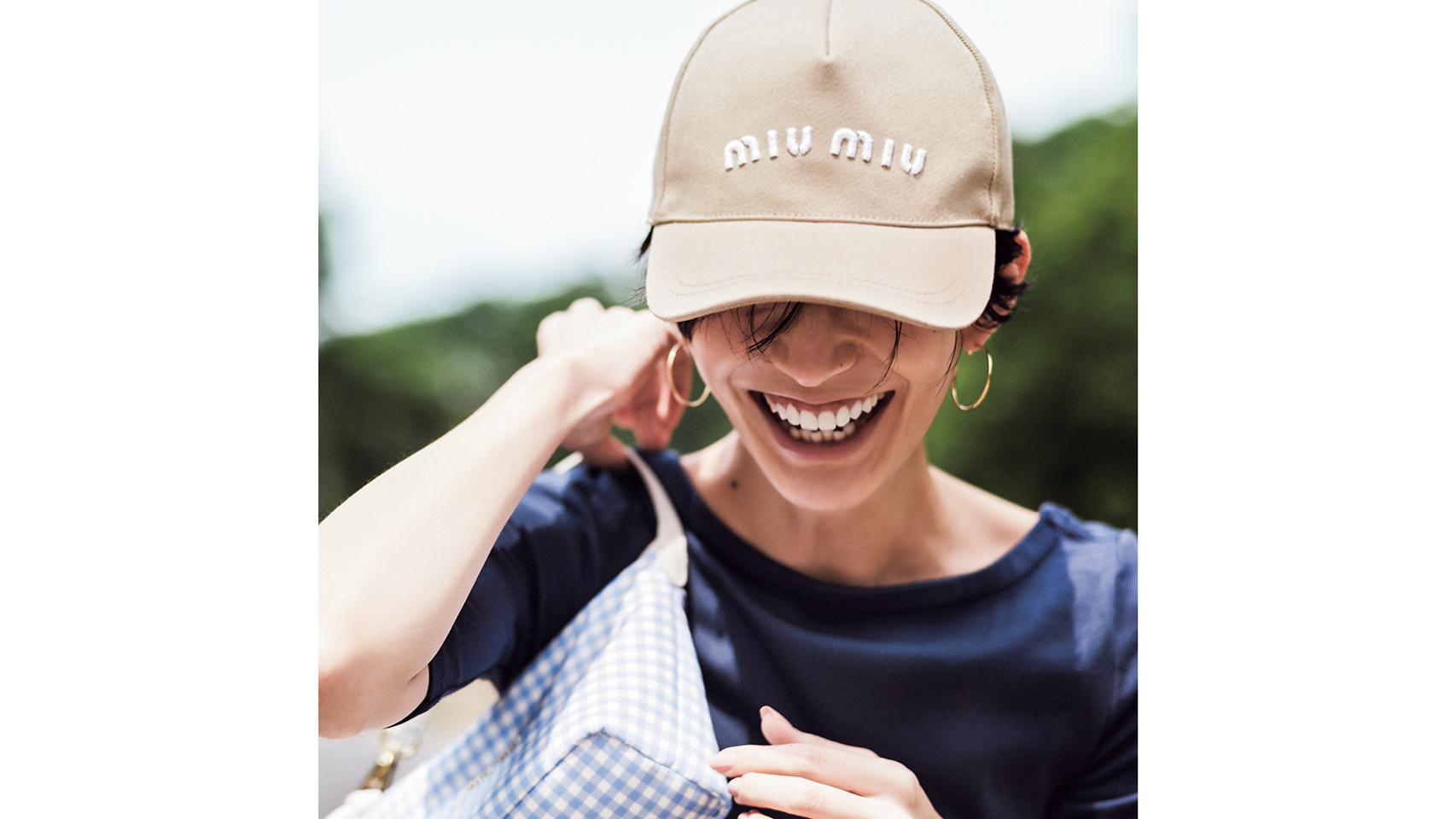 大人のミュウミュウは「ロゴ入りキャップ」から♡公園カジュアルを