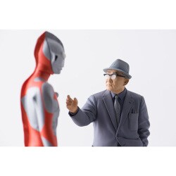 ヨドバシ.com - 海洋堂 KAIYODO 円谷英二氏とウルトラマン ポリ