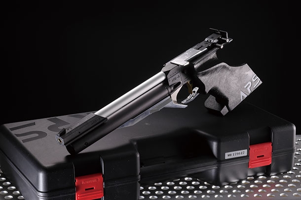 不動の人気を誇る精密射撃競技銃が新カラーリングで登場「マルゼン APS