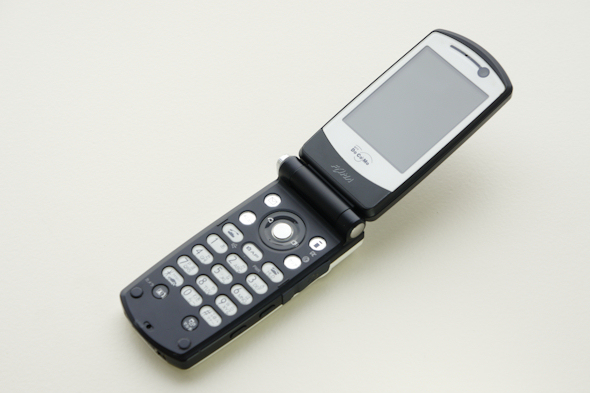 カスタムジャケットで着せ替えを楽しめる パナモバの新FOMA「P900i