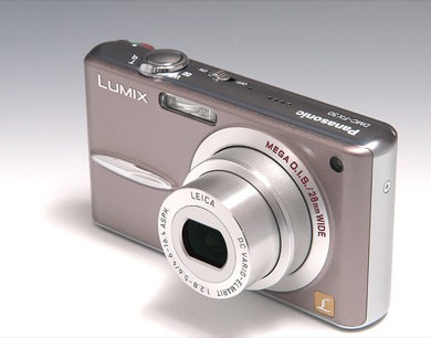 お嬢様”以外も使いたい、オシャレな手ブレ補正付広角ズームデジカメ