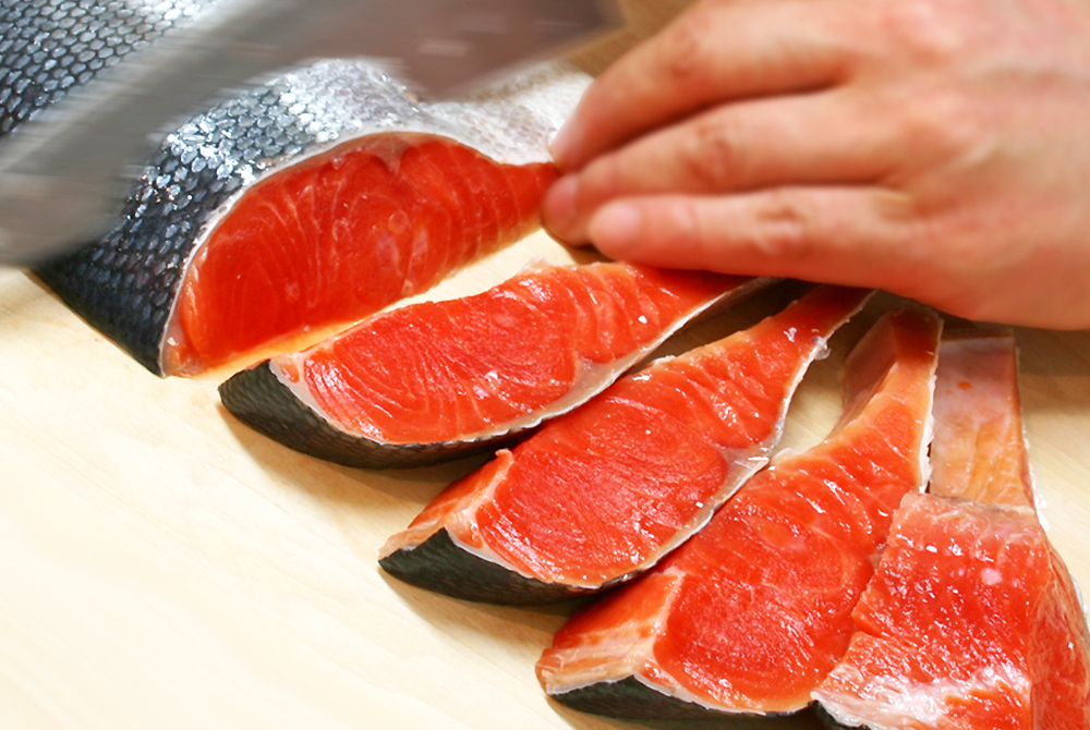 昔づくり紅鮭 1匹切身 [冷蔵・冷凍] | 津軽弘前市場 ハマダ海産