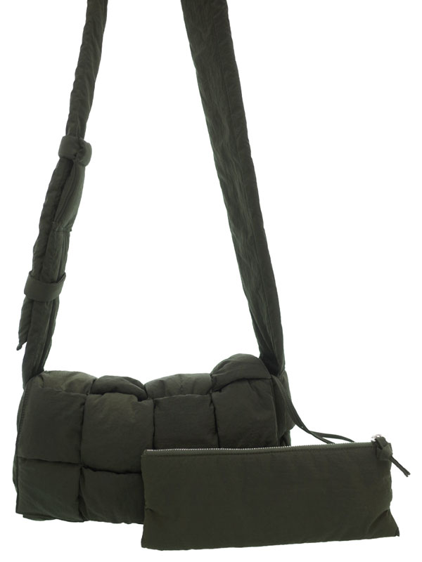 BOTTEGA VENETA】ボッテガヴェネタ『パデッド テック カセット』メンズ