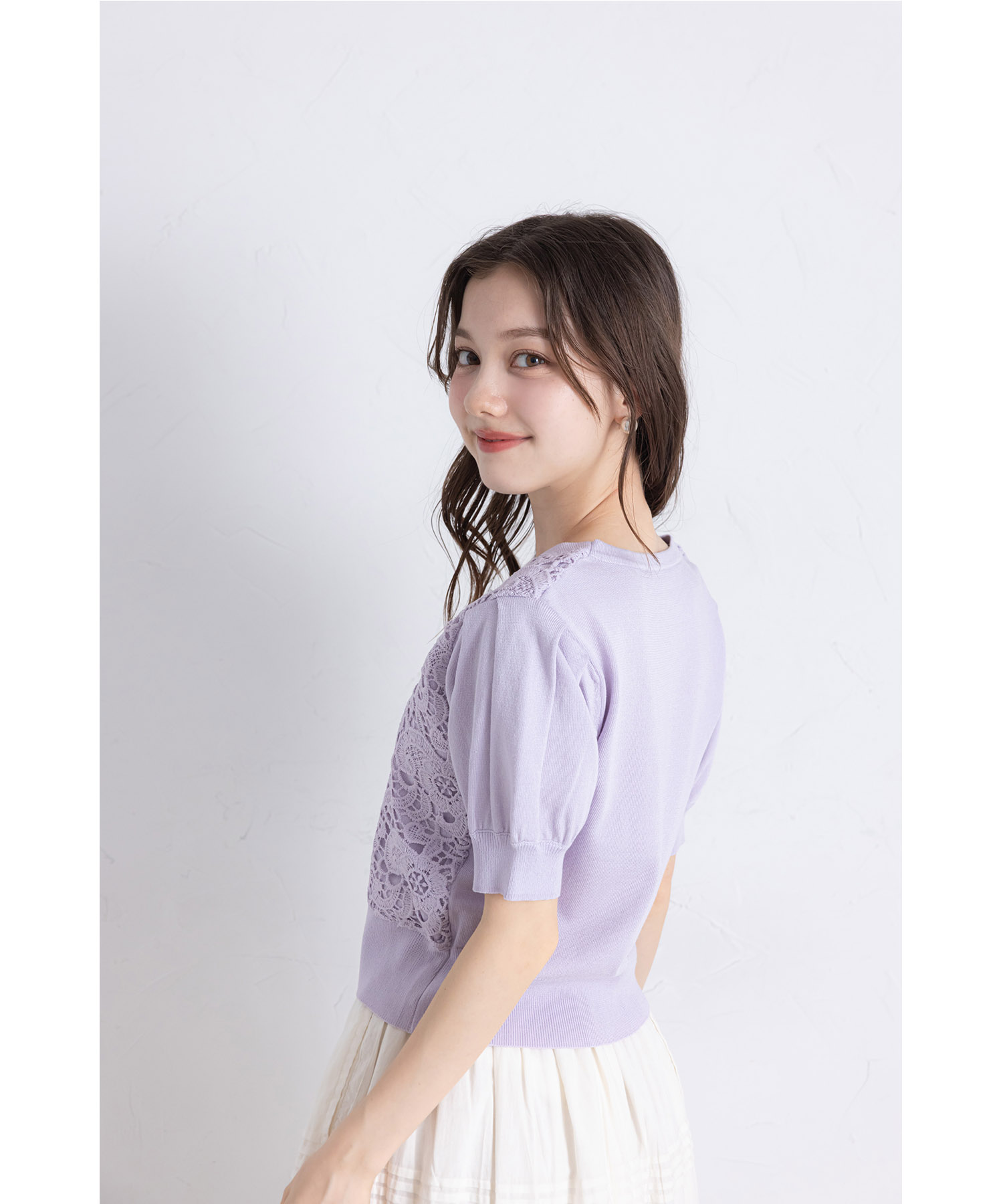 パール釦フラワーレース切り替えニットカーディガン