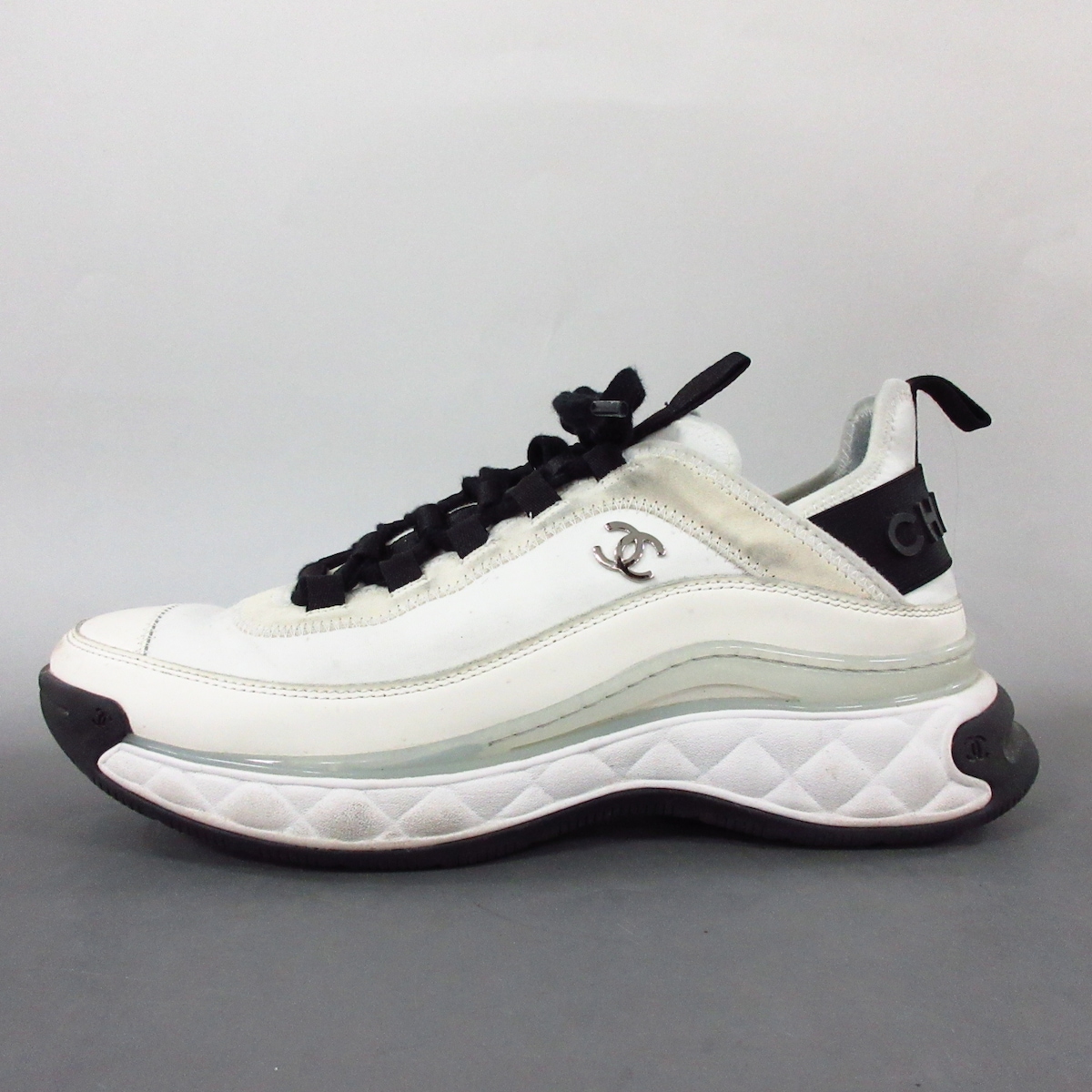 シャネル/スニーカー/アイボリー×黒/サイズ：40(日本サイズ25.0cmに
