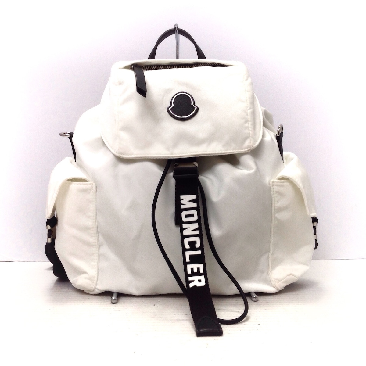 モンクレール/リュックサック/白×黒/ナイロンの買取実績【ブランディア】