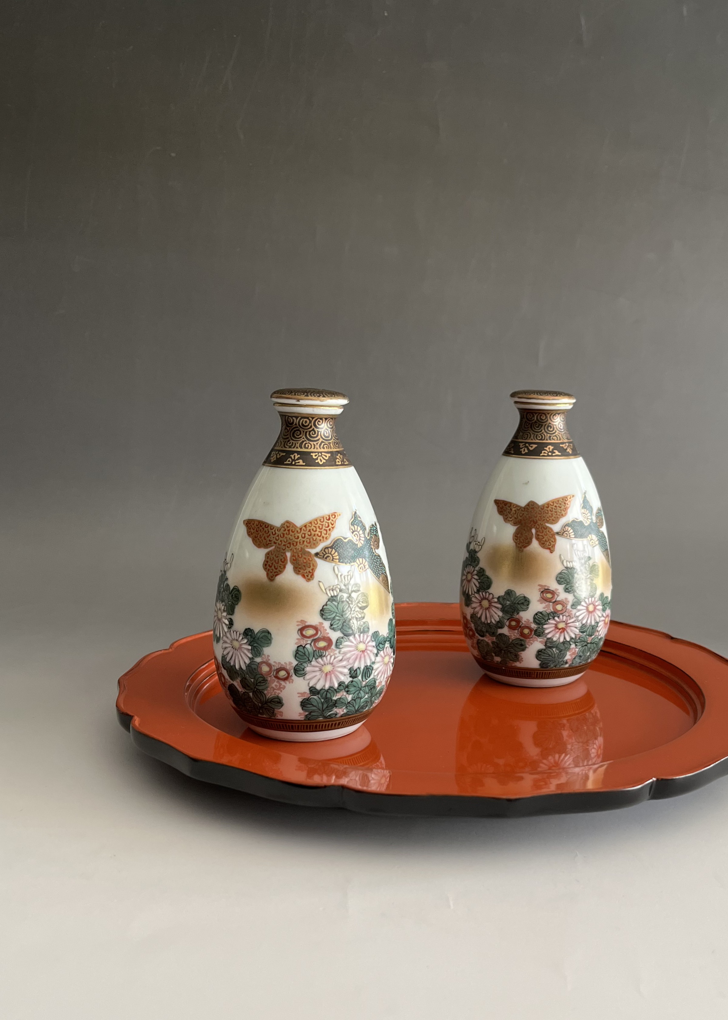 骨董「萬古焼徳利（写真左）」と「九谷焼徳利（写真右）」2点 骨董