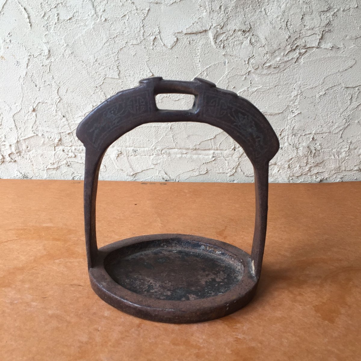 Japan vintage 鉄製 馬具 鐙 あぶみ 洋鐙 花入 花台 花器 | Kica