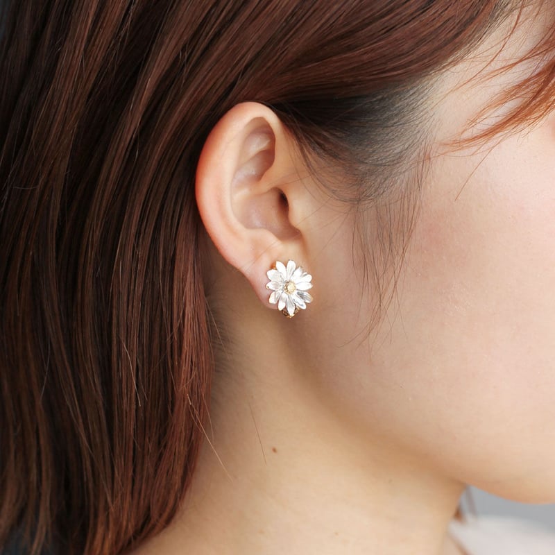 デイジーのピアス or イヤリング / Daisy Pierced or Clip-On Ea