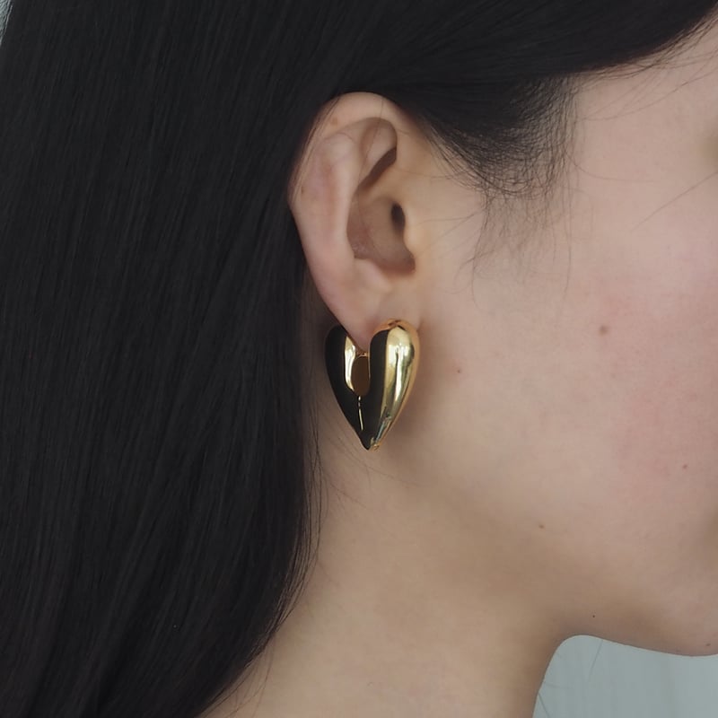 ANNIKA INEZ】HEART HOOPS ラージピアス（ゴールド） | goldand