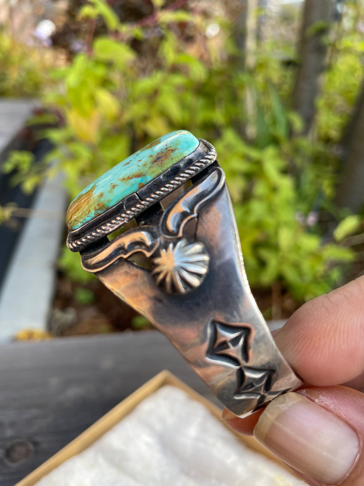 NAVAJO 故カークスミスKirk Smithターコイズ&コーラルバングル ナバホ Kirk・Smith カーク・スミス スタンプワーク ロイストーン