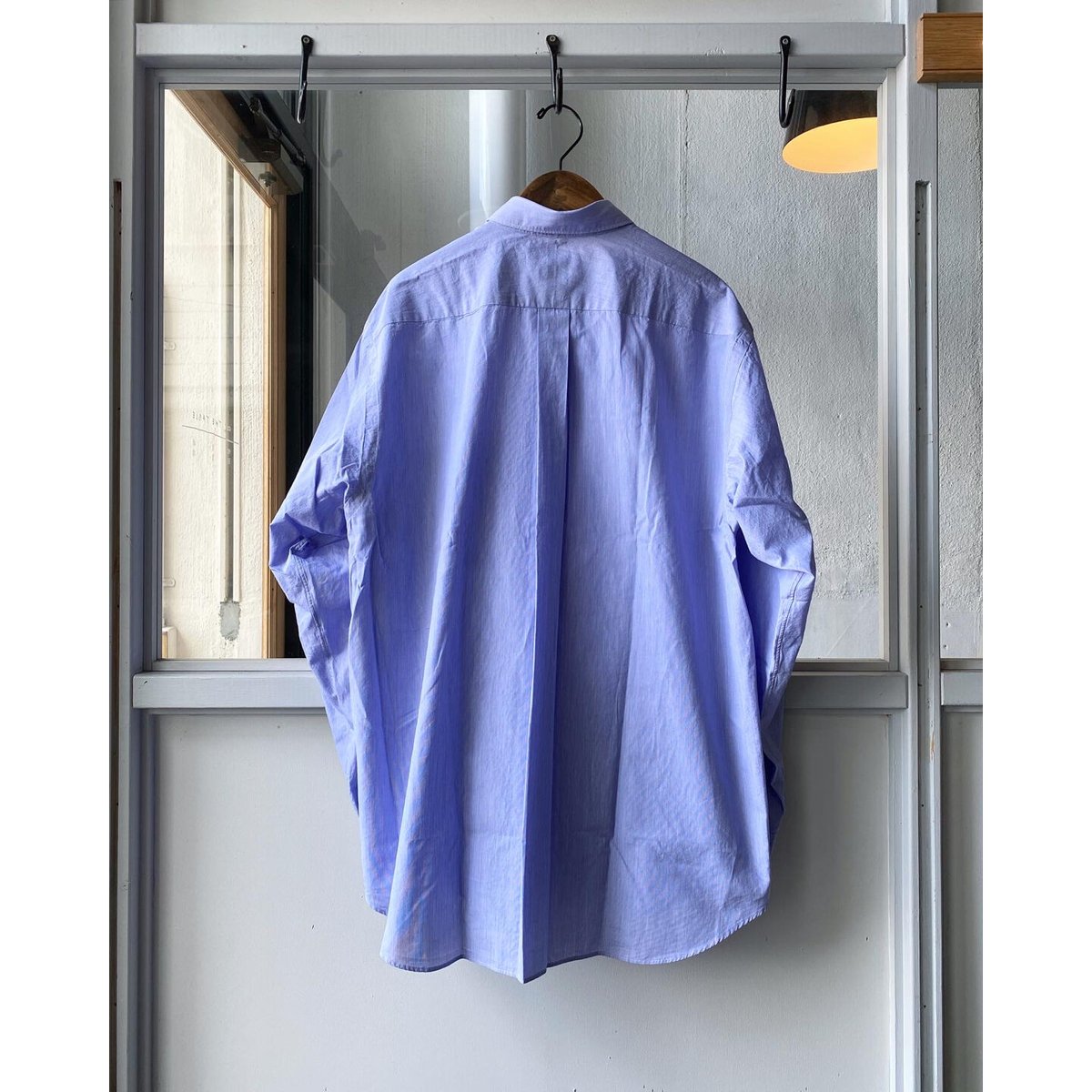 COMOLI コモリシャツ SAX STRIPE | Less Higashikawa