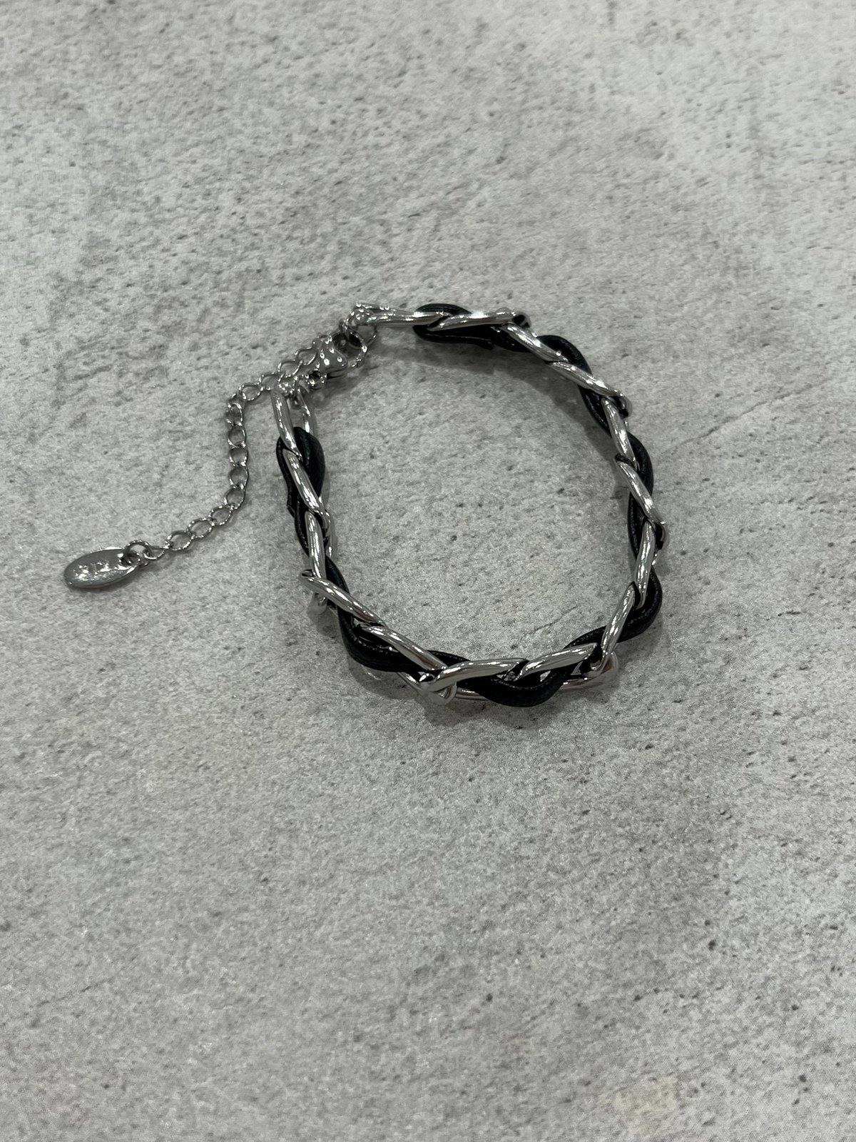 ブレスレット] シルバーレザーブラック (素材：ステンレス） | auca's