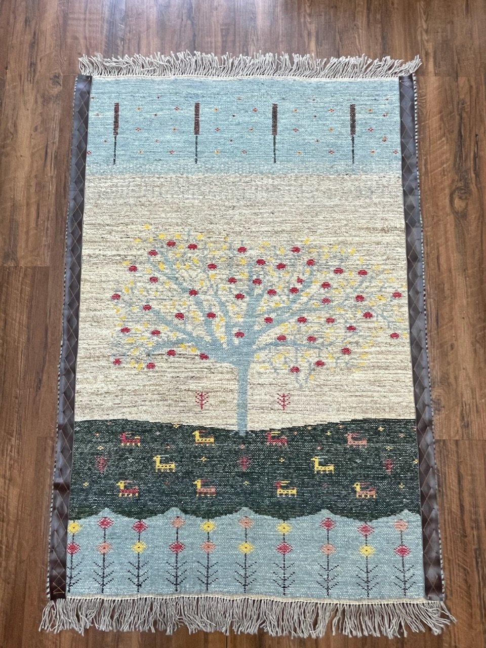 新品 ペルシャ絨毯 手織り リズ ギャッベ 122×85cm 風景 ザクロの木 花