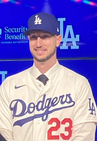 タッカーが入団会見 大リーグ - 秩父経済新聞