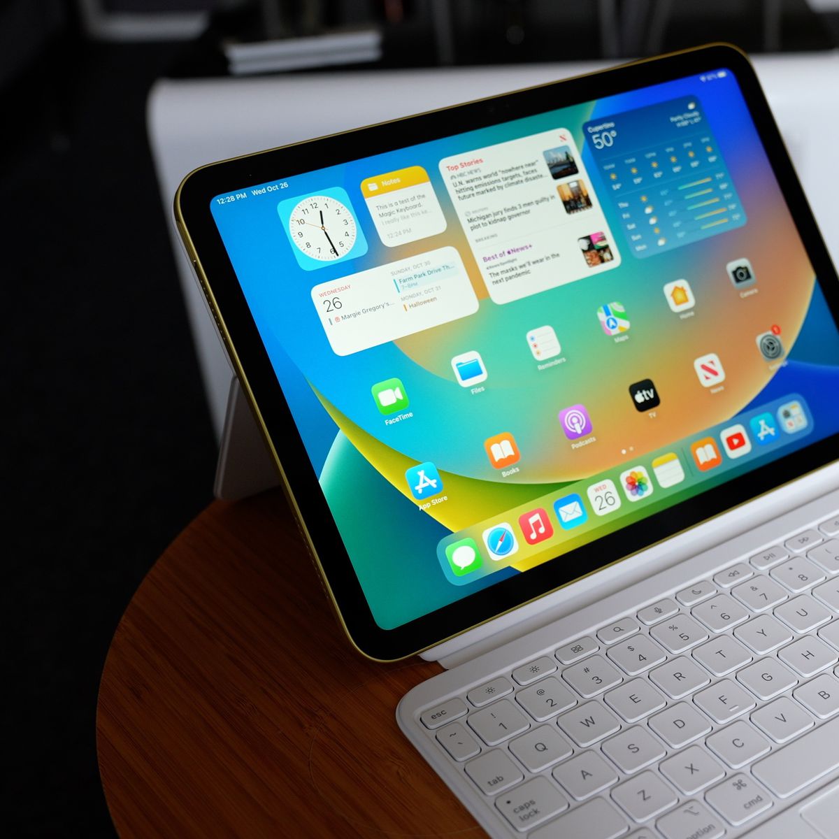 Hands-On With the Magic Keyboard Folio for the New iPad - MacRumors