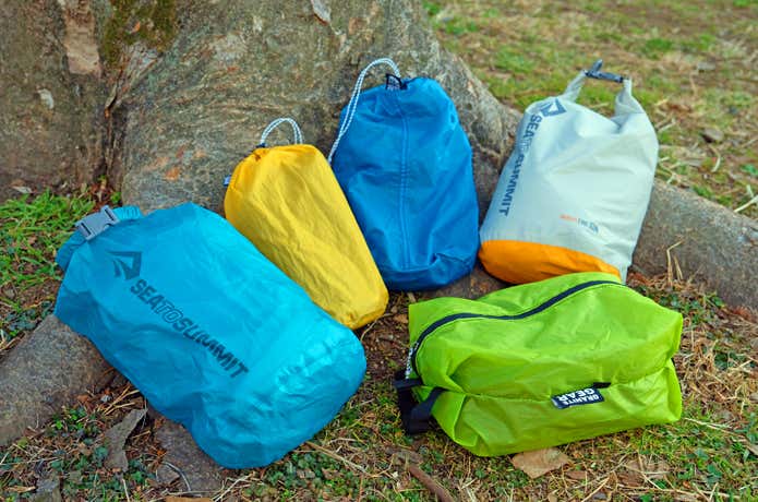 2026年】スタッフバッグおすすめ24モデル！登山や旅行で使える防水