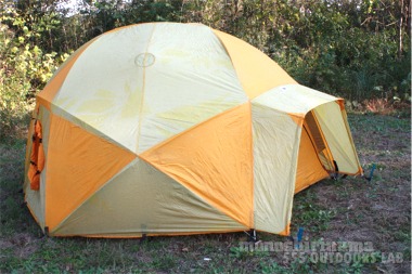 ノースフェイスの完成されたテント The North Face 