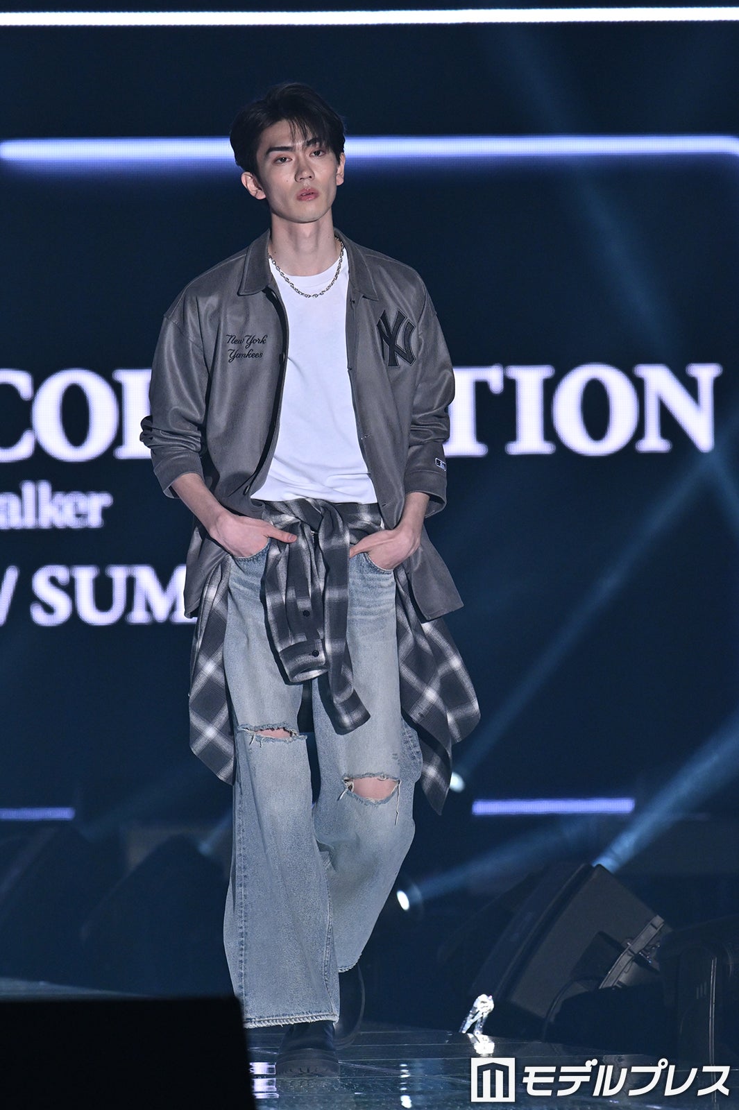 樋口幸平、腰巻きチェックシャツがアクセント【TGC2025S/S】 - モデル