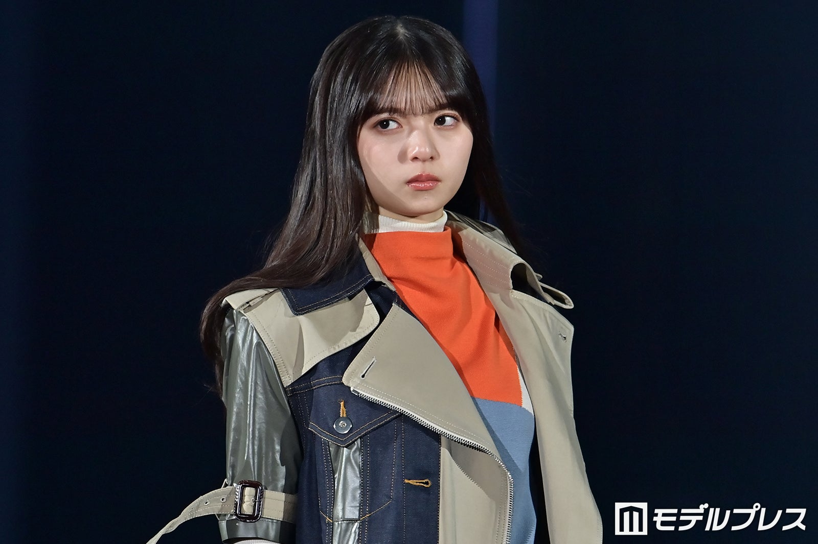 乃木坂46齋藤飛鳥、美脚チラリ クールな視線で魅了＜TGC 2022 S／S