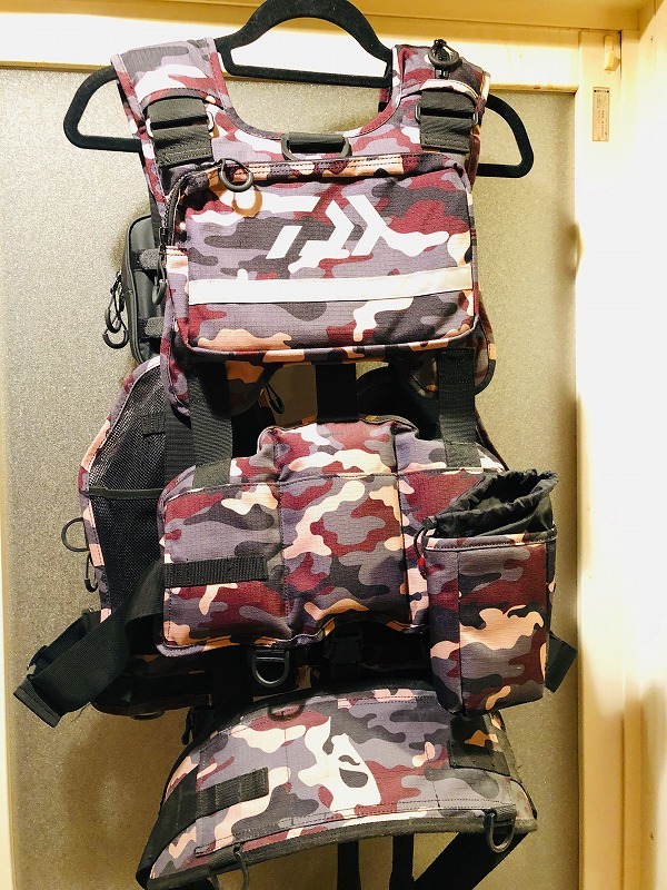 ☆美品ダイワ ベンチクール ゲームベスト DF-6104 グリーンカモ