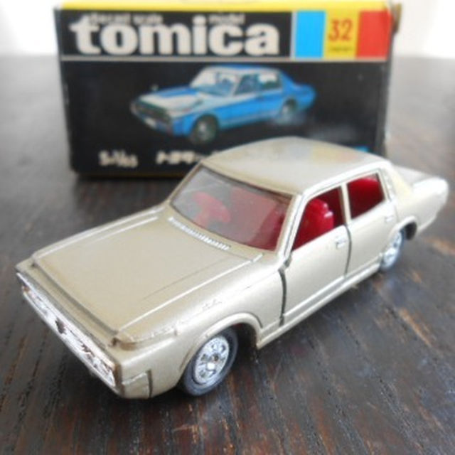 デッドストック、傑作☆トミカ トヨタ ニュークラウン No.32-1 黒箱の