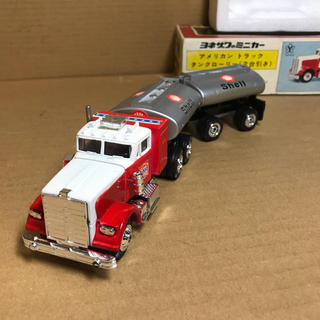 ヨネザワのミニカー アメリカントラックタンクローリー2台引き