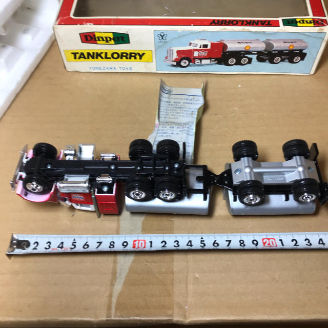 ヨネザワのミニカー アメリカントラックタンクローリー2台引き