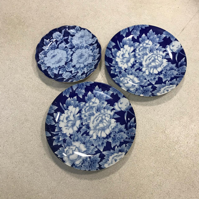 有田焼 萬二郎 作 大皿セット 白磁藍染 牡丹の通販 by トニー's shop