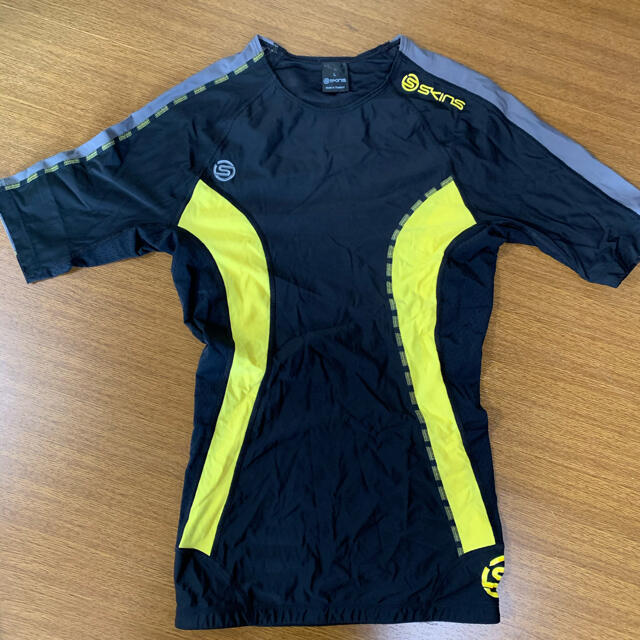 SKINS - スキンズ アンダーシャツの通販 by たかちゃん408's shop