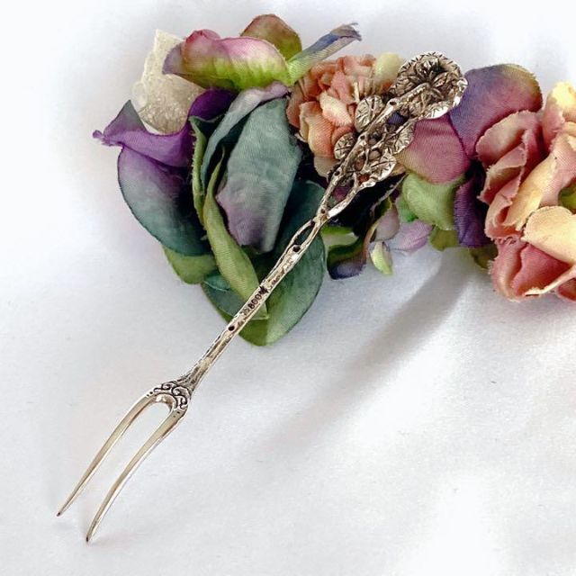 ドイツ製 ヒルデスハイムローズ 薔薇のピックフォーク小 銀800製 美品