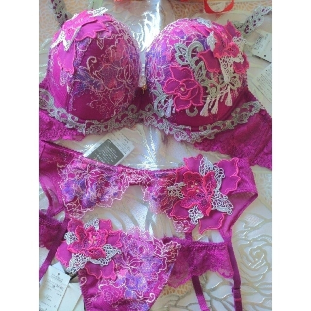 Wacoal - saluteサルート店舗限定39♡G70＆ガーター＆ソングTバック