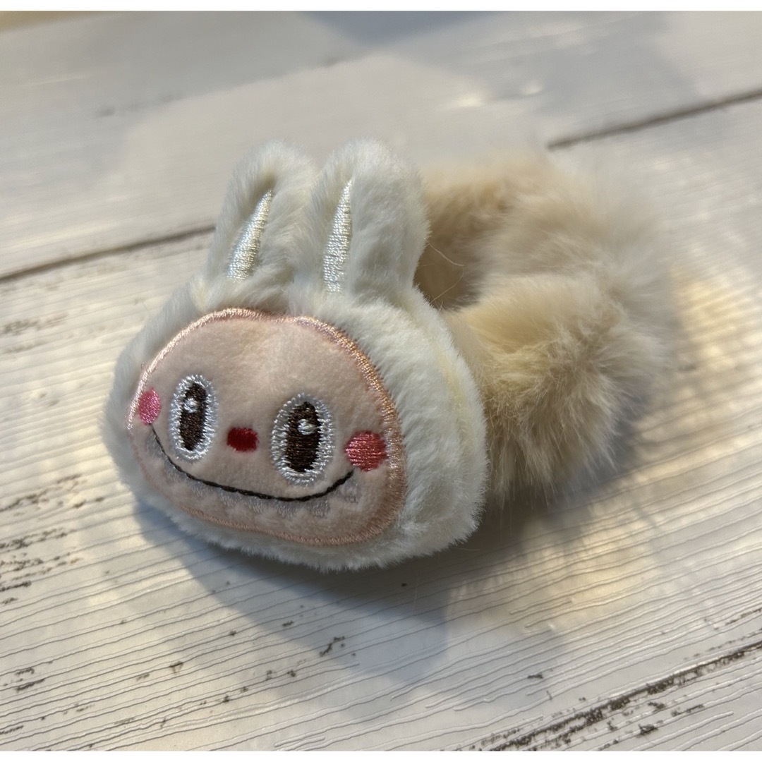 ラブブのシュシュ ホワイトの通販 by kyoan's shop｜ラクマ