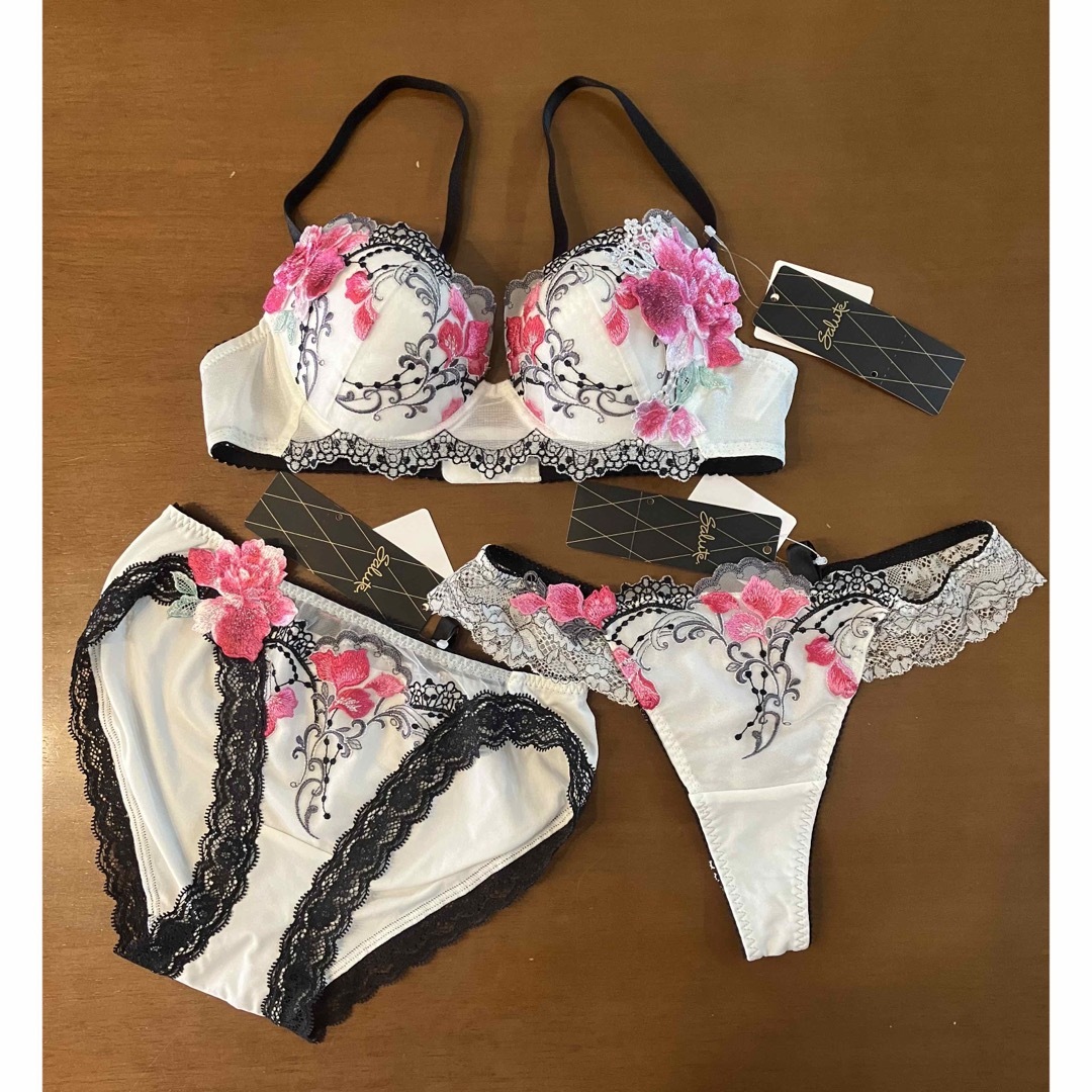 Wacoal - 新品未使用サルート 91グループ C70 IVブラ&ショーツ&ソング