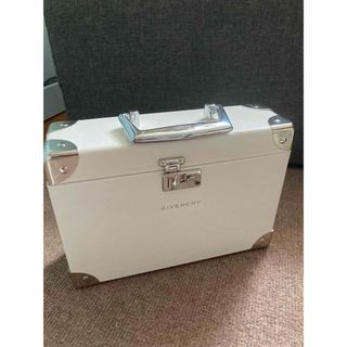 GIVENCHY（メイクボックス）のフリマアイテム一覧