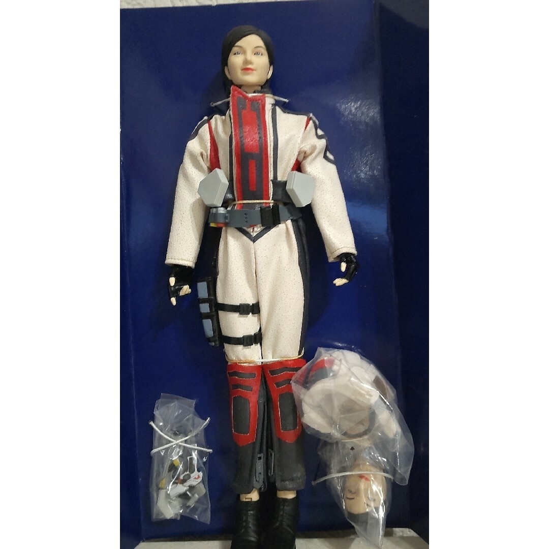 ウルトラ女性隊員。レナ隊員。希少。2001年。チェンジ頭、手首等