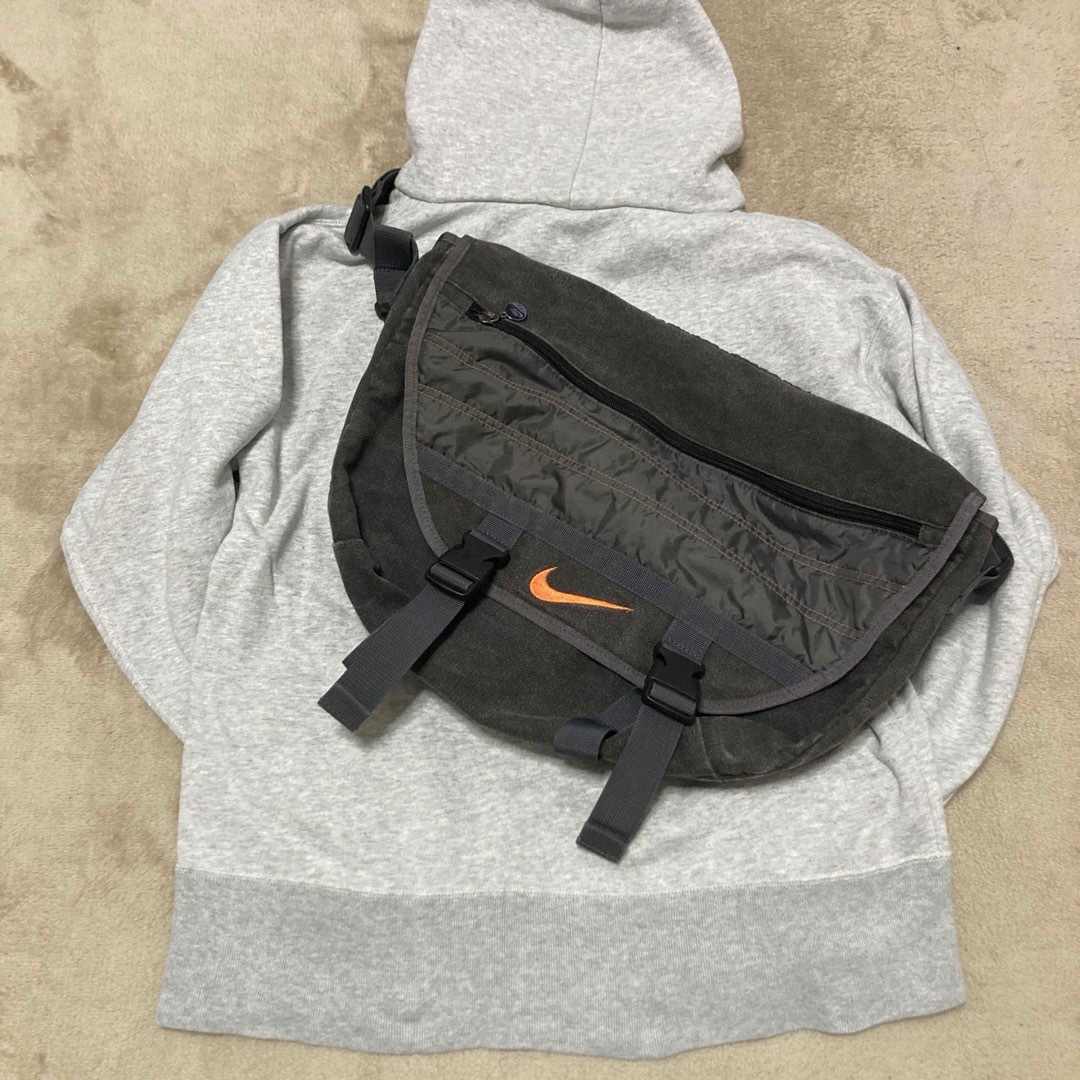 NIKE ナイキ メッセンジャーバッグ ロゴ刺繍 Y2K 黒