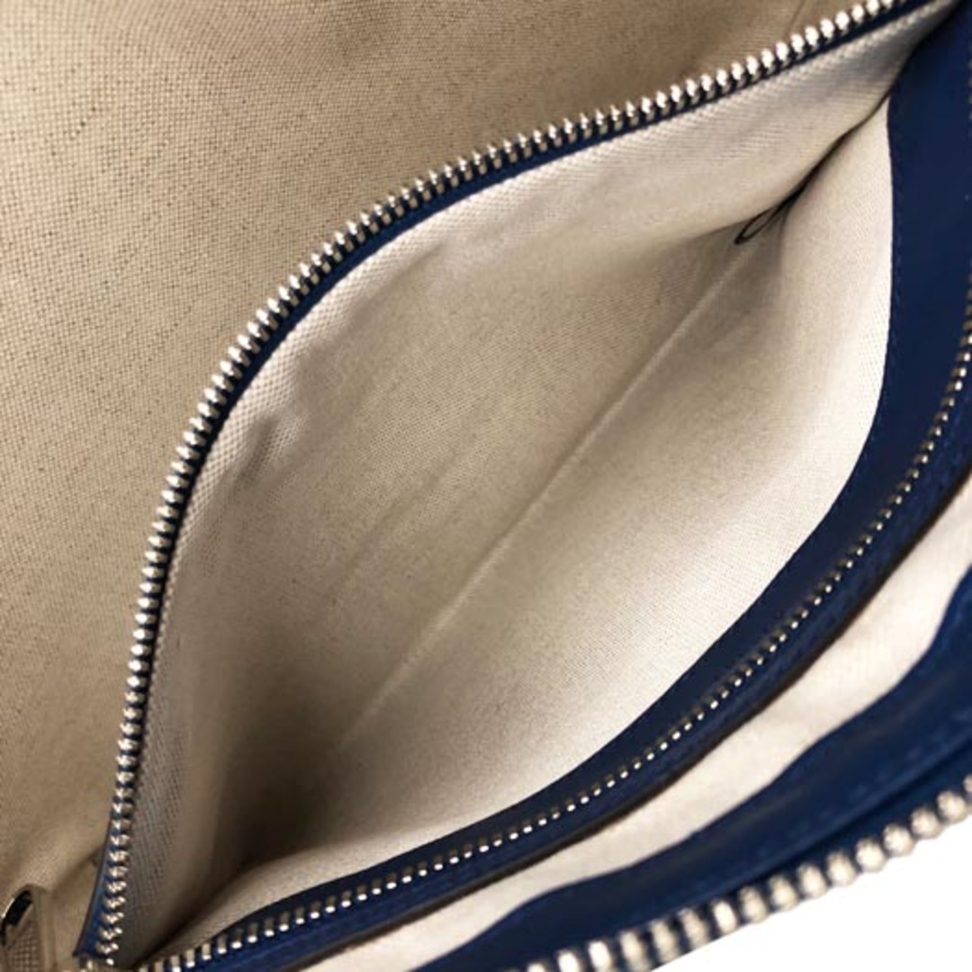 GUCCI - グッチ GGミディアム メッセンジャーバッグ GGエンボスレザー