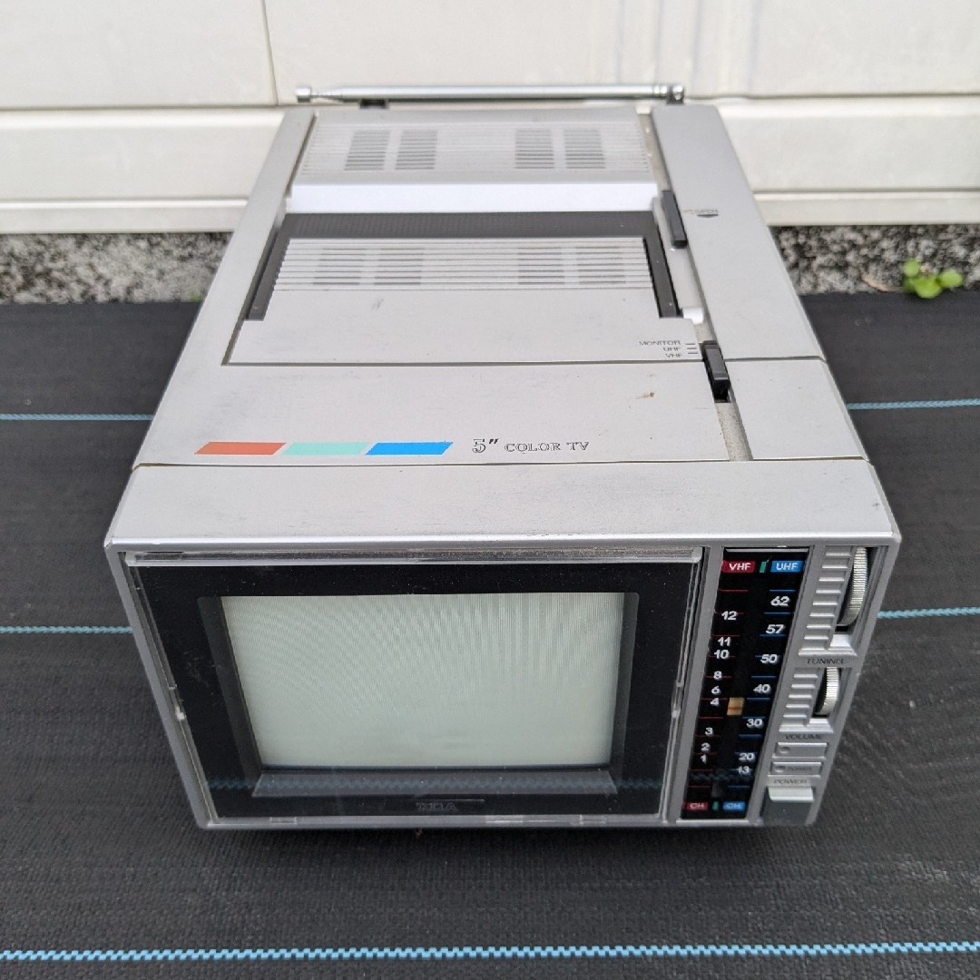 昭和レトロ ポータブル 5インチ カラー TVテレビ AM/FM ラジオ