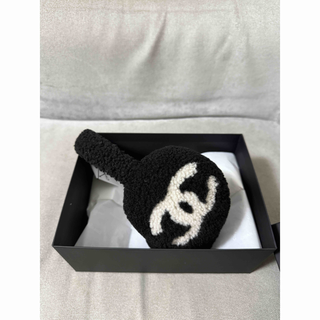 CHANEL - 値下げ！新品未使用 シャネル イヤーマフ 黒白 CCロゴ 25B