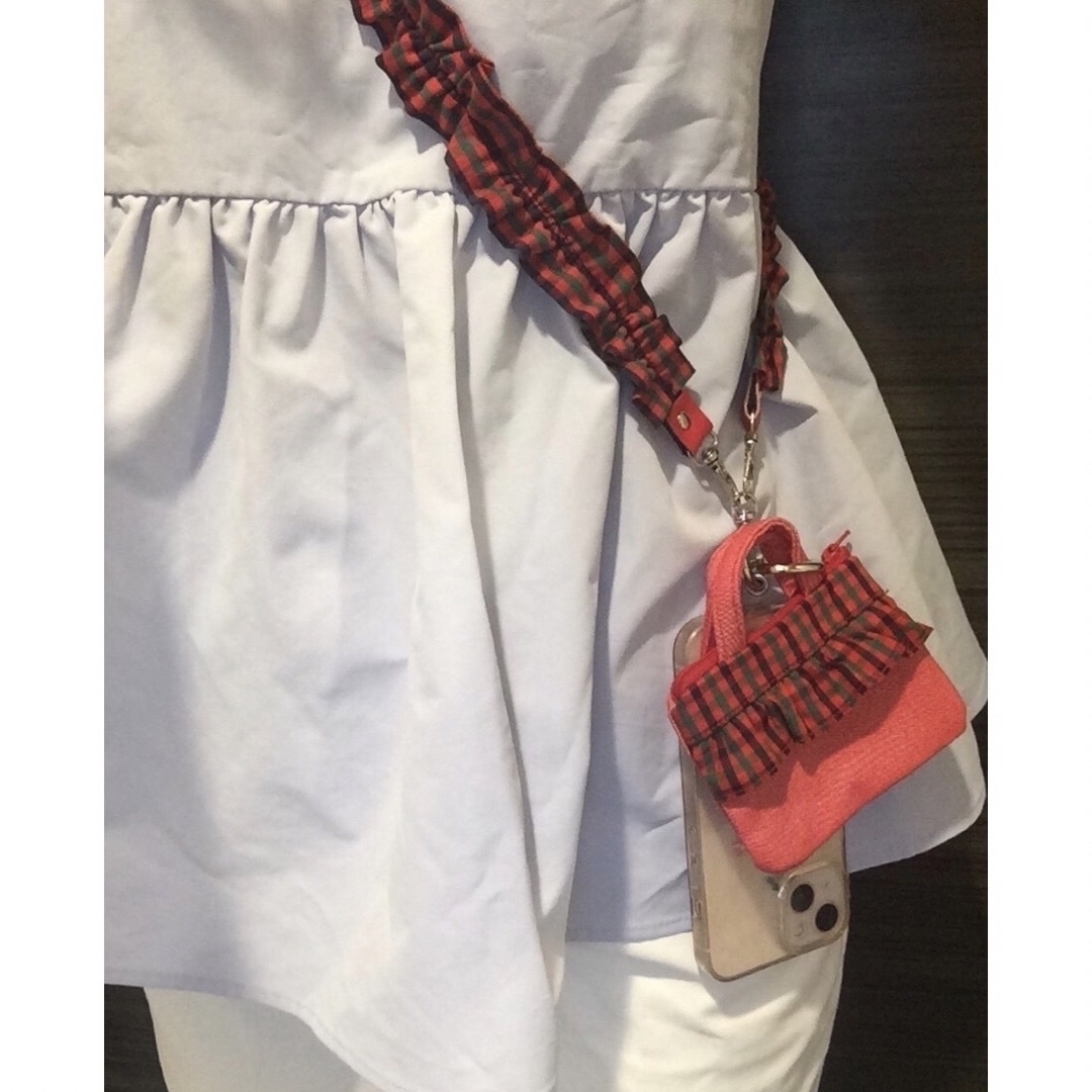 ハンドメイドALLフリルが可愛いショルダーストラップ/ファミリア