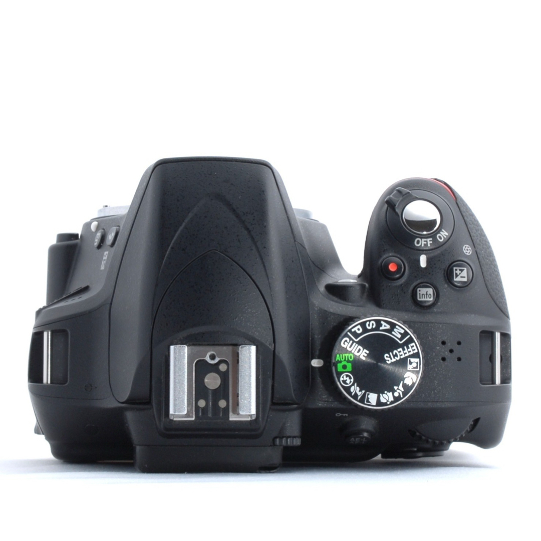 美品】2416万画素の高画質モデル♪Nikon D3300 軽量で持ち運びOK