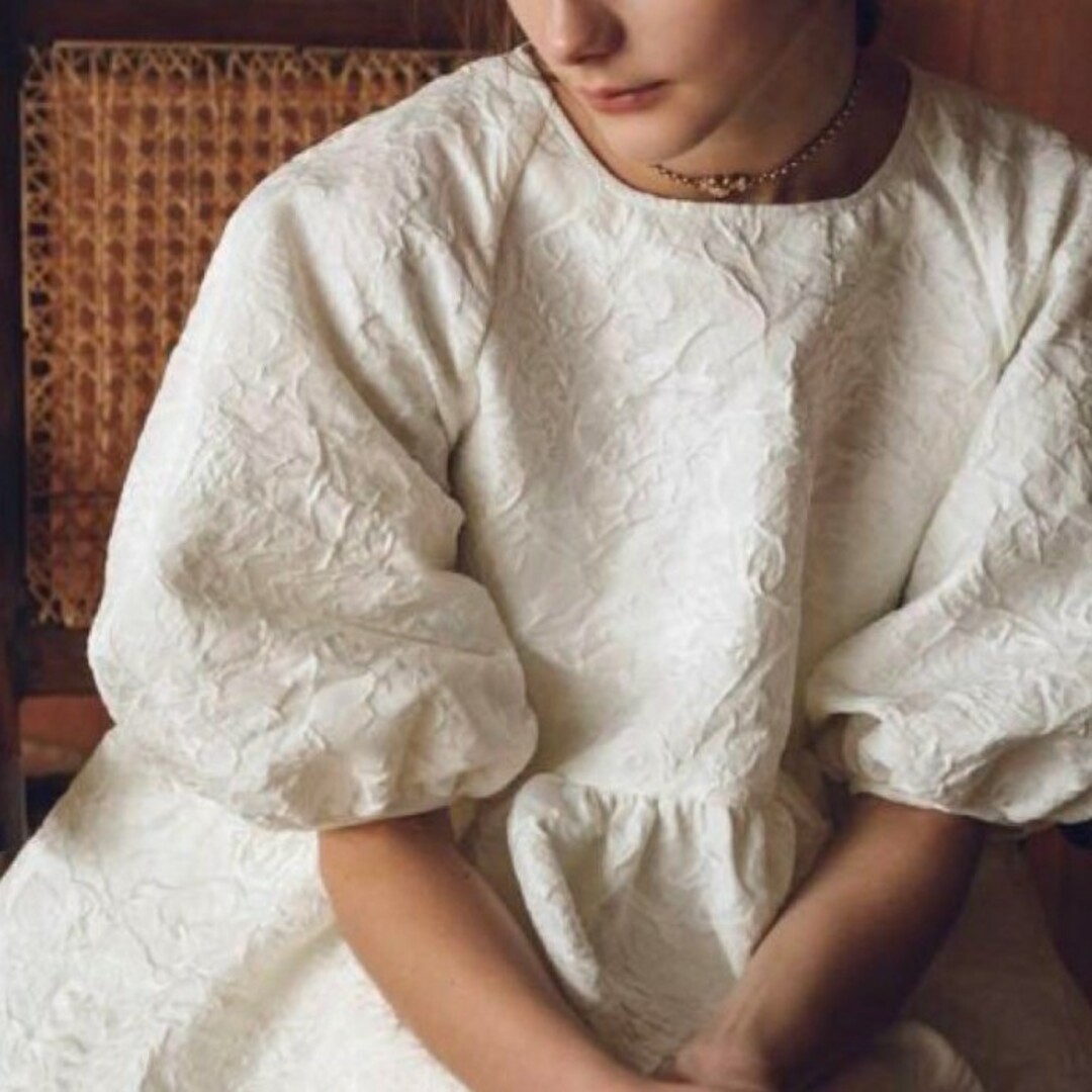 ☆新品タグ付☆ohga☆フラワー☆ジャガードブラウス☆ホワイト☆の通販