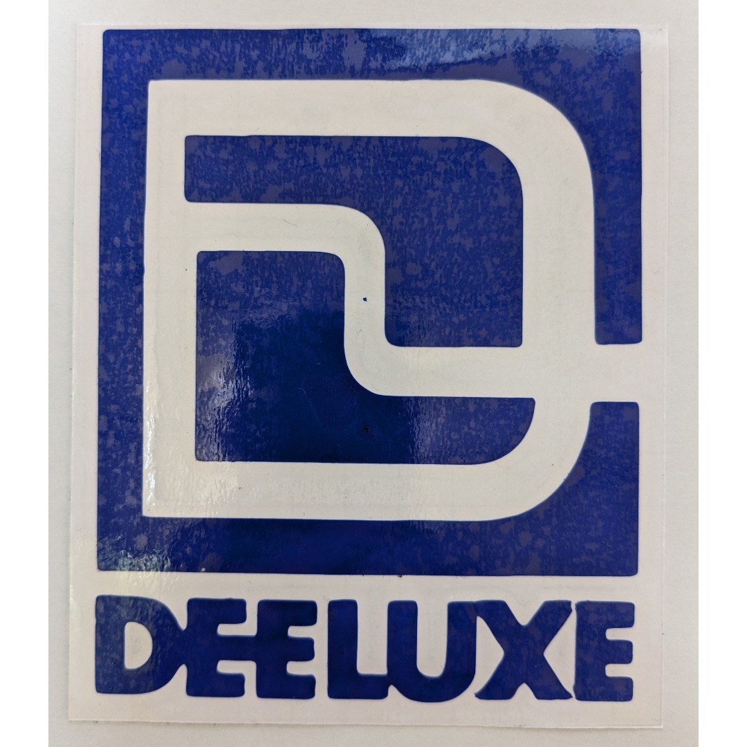 DEELUXE - DEELUXE ロゴカッティングステッカー 人気商品の通販 by